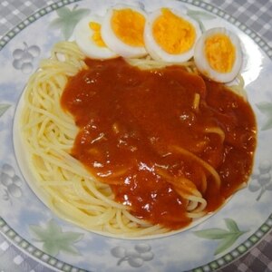 ゆで卵乗せミートソースパスタ